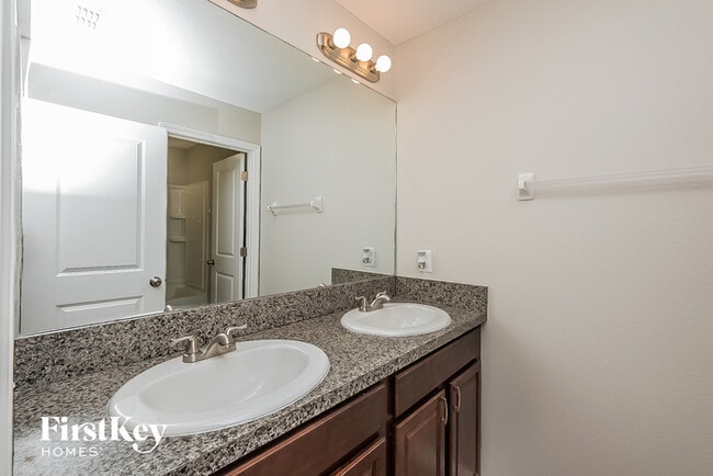 Building Photo - 10111 Crested Fringe Dr