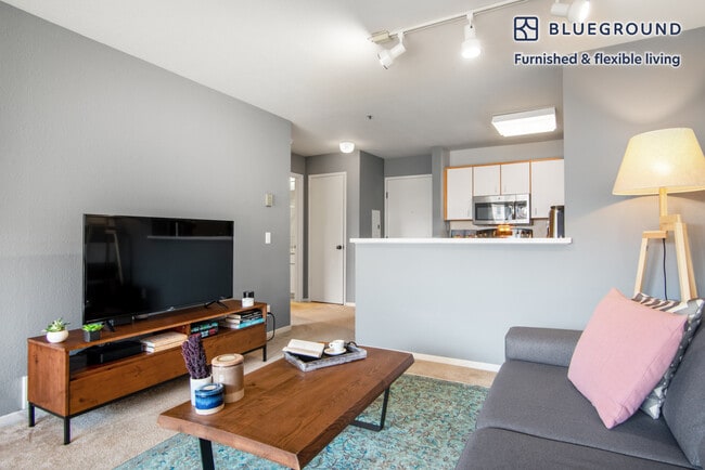 Building Photo - 3 Bayside Village Pl