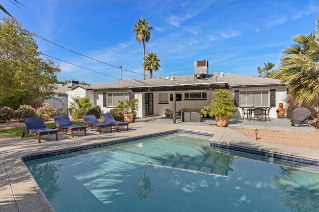 Building Photo - Now Leasing & Ready for immediate move in! HUGE POOL – Fully Updated Scottsdale Home!