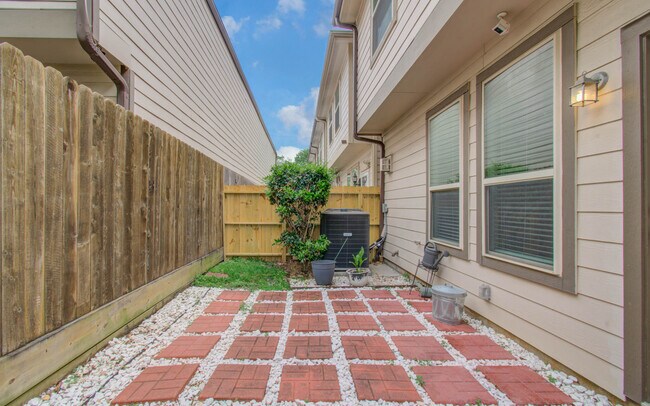Building Photo - 4908 Crawford St