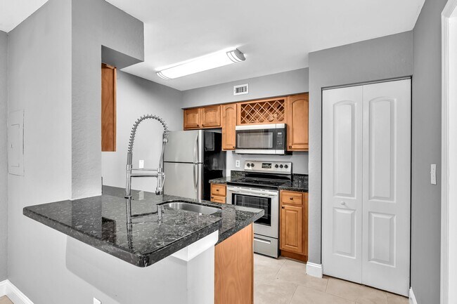 Building Photo - 2820 N Oakland Forest Dr