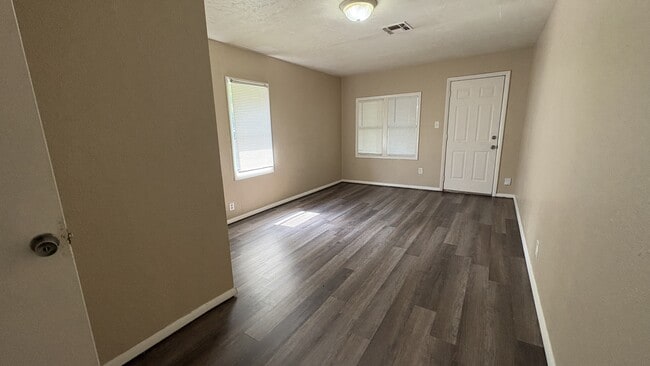 Building Photo - 2833 SW 48th St