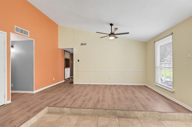 Building Photo - 2239 Fairgreen Dr