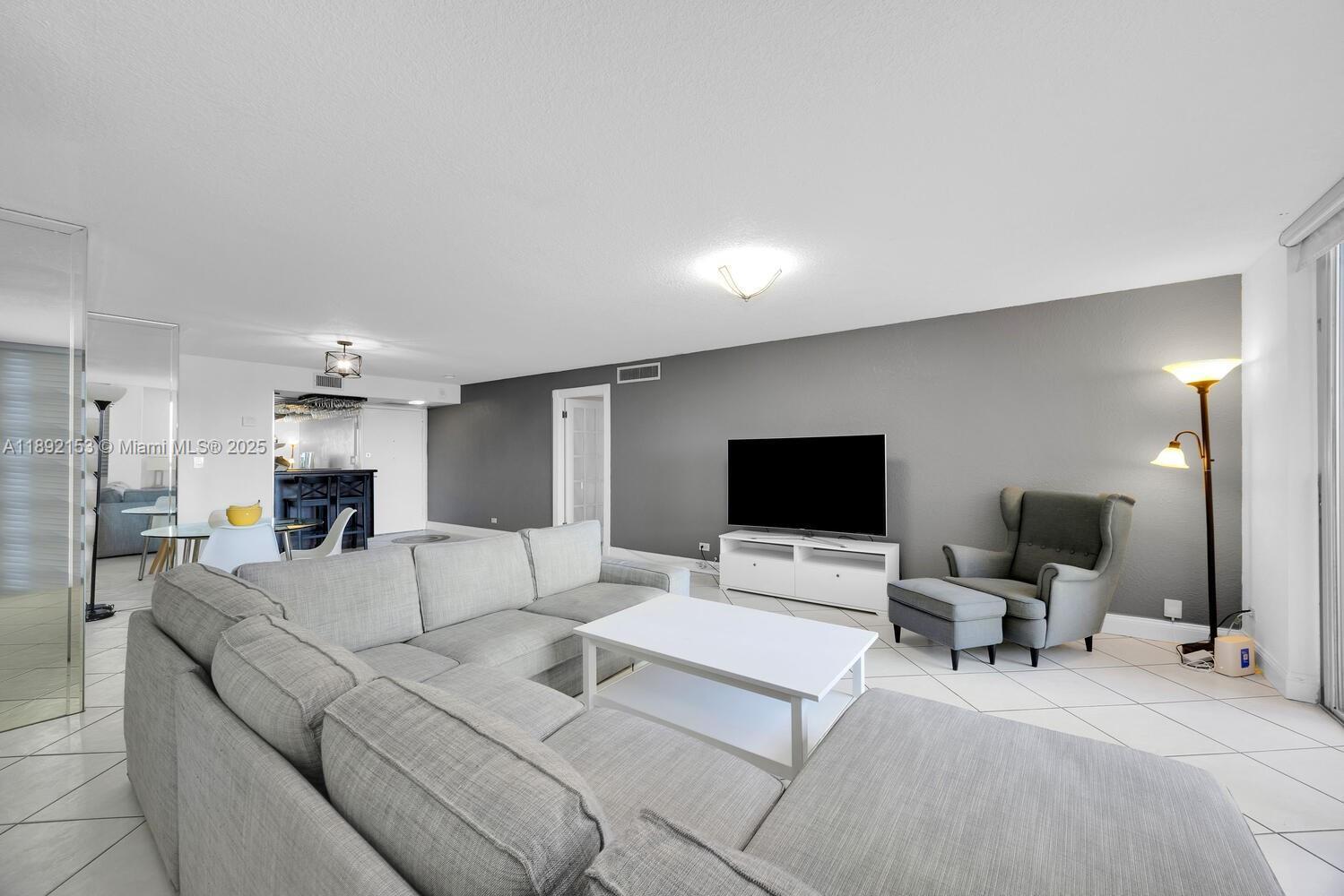 Building Photo - 6039 Collins Ave