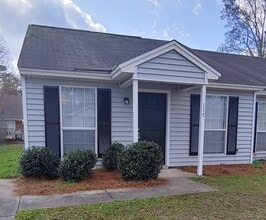 Building Photo - 117 Hunt Club Ct