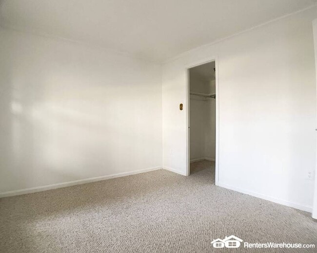Building Photo - 13 Tivoli Lake Ct