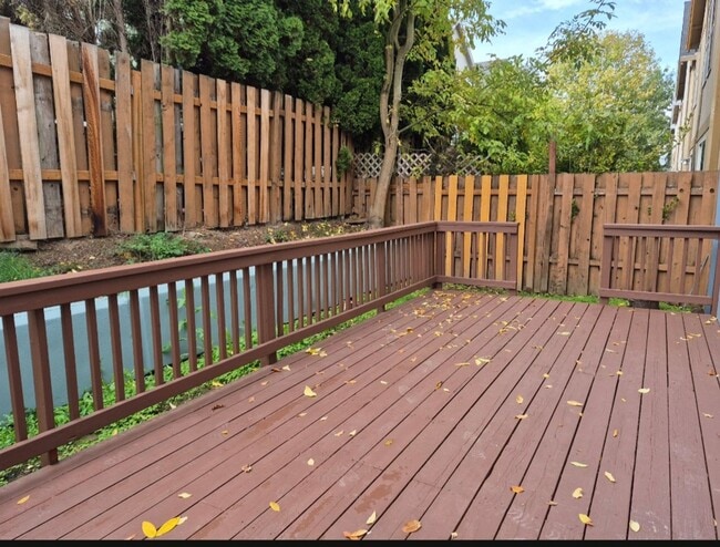 Building Photo - 3 bedroom - Move In Ready !!