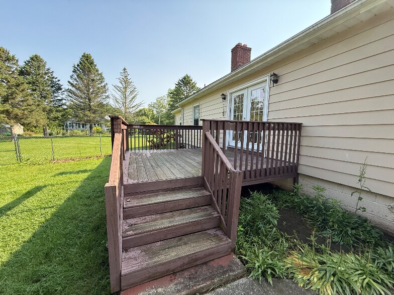Building Photo - 485 Birnie Ave