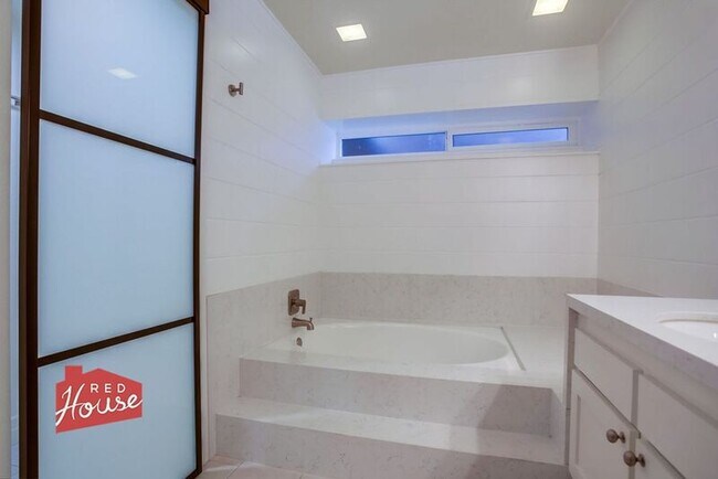 Building Photo - 4009 Canario St