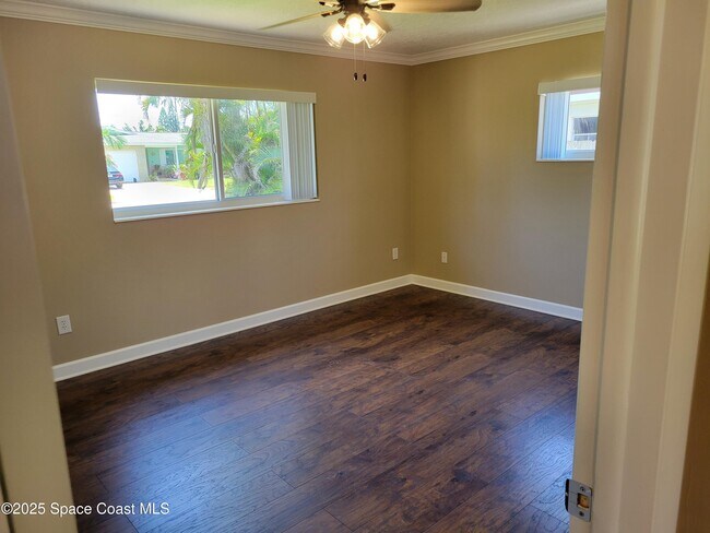 Building Photo - 245 Harbour Dr E