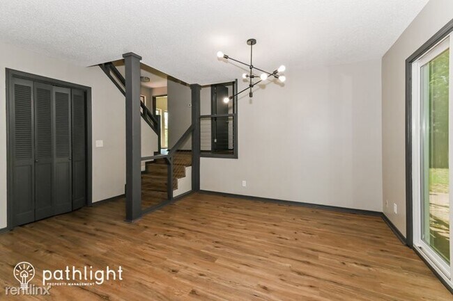 Building Photo - 3 br, 2.5 bath House - 3352 S 138th E Ave ...