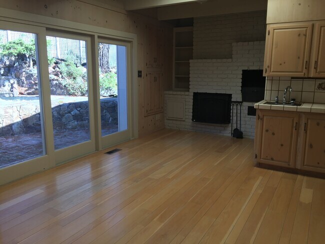Building Photo - 1563 Sonado Rd