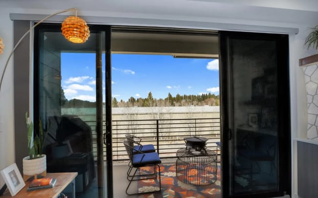 Building Photo - 3 Bedroom, 2 Bath Coeur d' Alene Condo