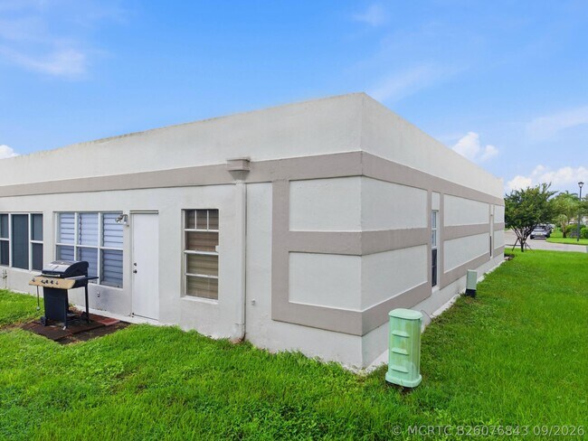 Building Photo - 9160 Fairbanks Ln