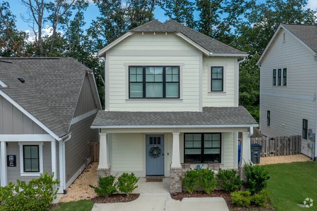 Doggy Door to Fenced Backyard! - The Heights luxury houses for lease