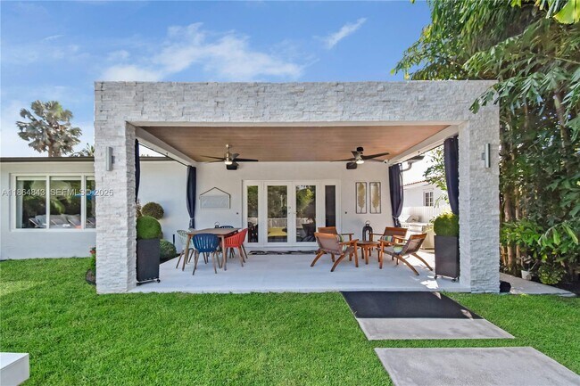 Building Photo - 14441 S Biscayne River Dr