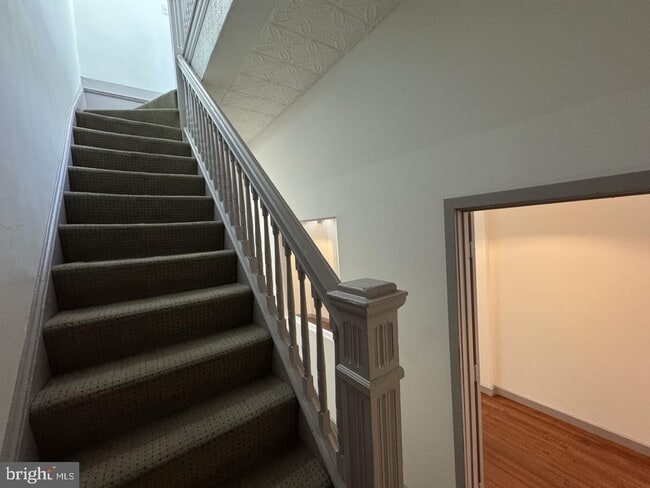 Building Photo - 328 S Broadway