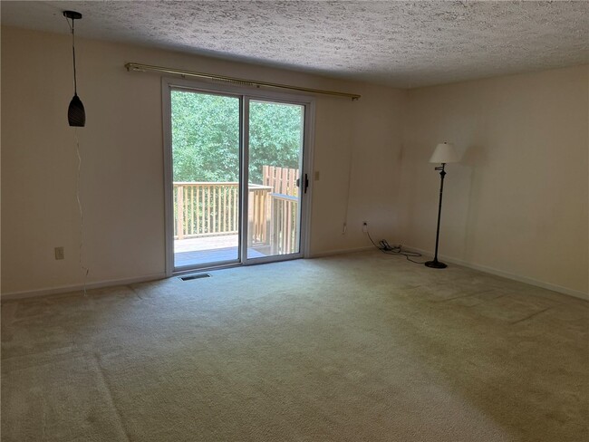 Building Photo - 116 Jordache Ln