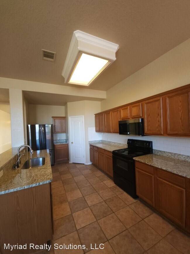 Building Photo - 4 br, 3.5 bath House - 21215 Encino Ash