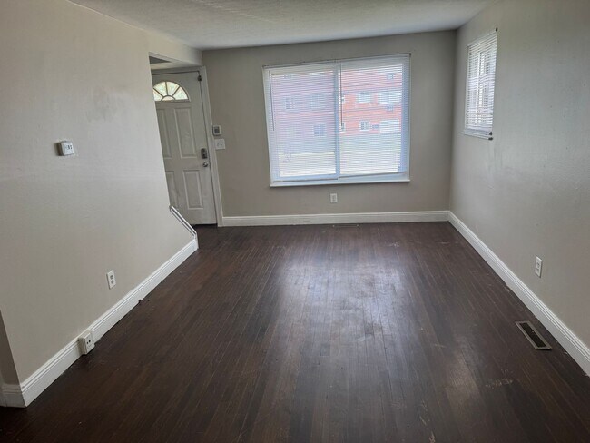 Building Photo - 3709-3711-3711 Briggs Rd