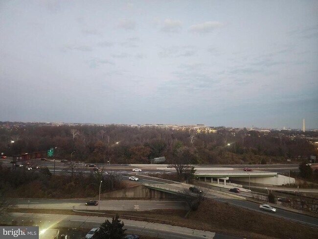 Building Photo - 1021 Arlington Blvd