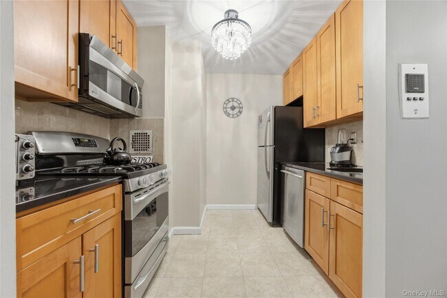 Building Photo - 21 Fairview Ave