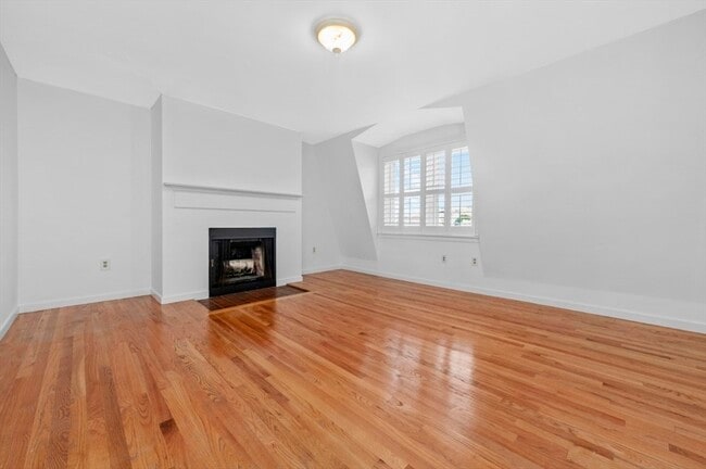 Primary Photo - 47 Harvard St