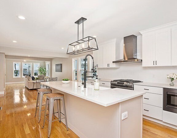 Primary Photo - 68 Edward St