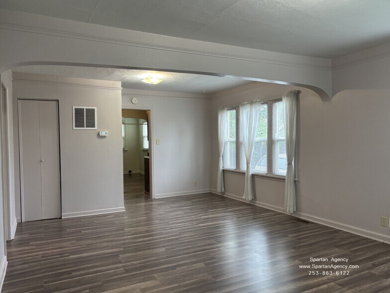 Building Photo - 335 3rd St SE