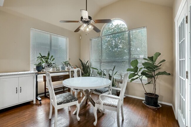 Building Photo - 301 Gulfstream Dr