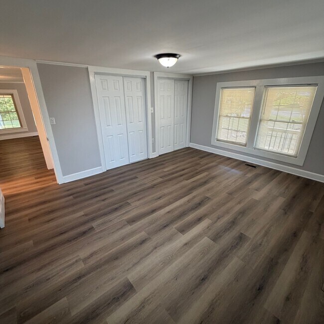Building Photo - 6164 Highland Ave