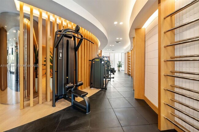 Building Photo - 2678 Tigertail Ave