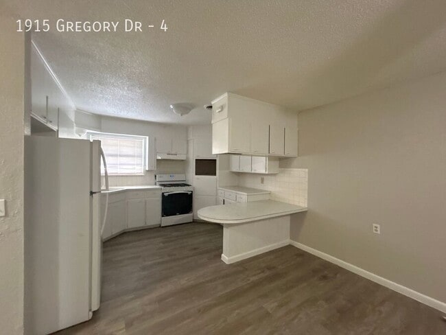 Building Photo - 1915 Gregory Dr