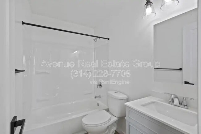 Building Photo - 5931 Maple Ave