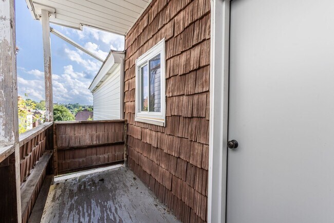 Building Photo - 626 Excelsior St