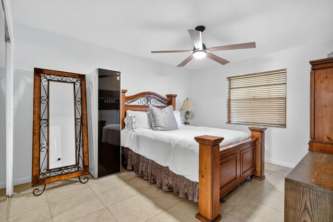 Building Photo - 11294 Pine Valley Dr