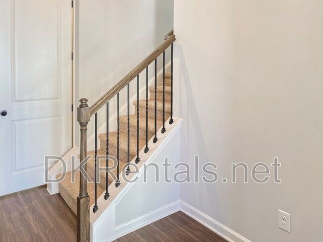 Building Photo - 241 Birchwood Row