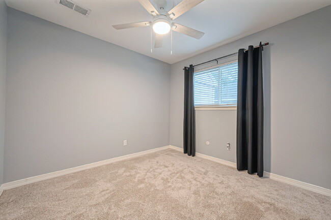 Building Photo - "NEWLY REMODELED 2-Bed Townhouse with 2.5 ...