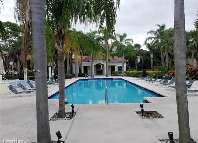 Building Photo - 570 S Park Rd