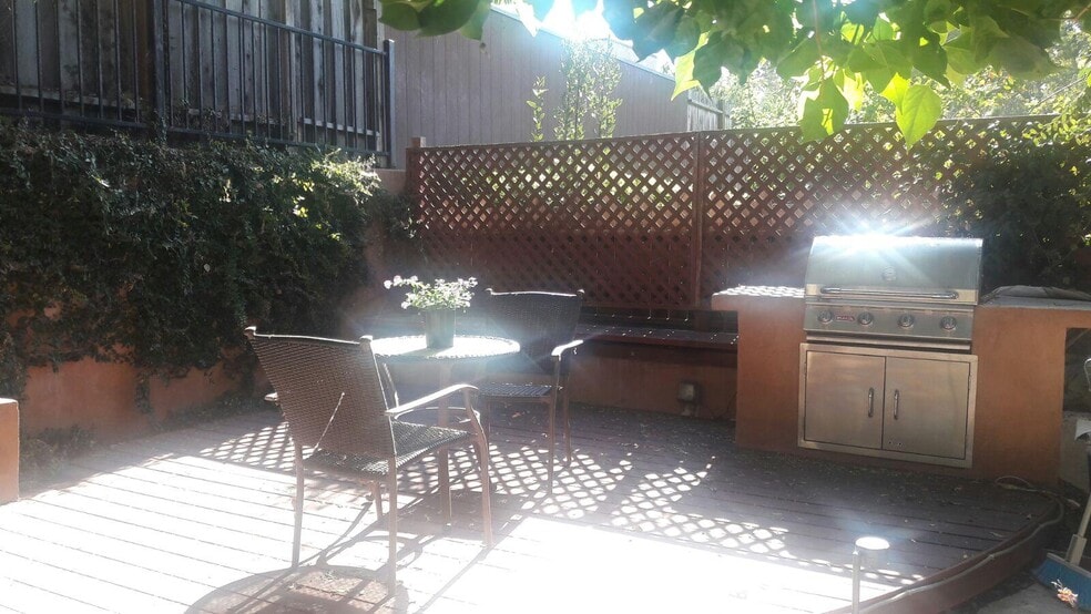 Building Photo - 3222 Ingledale Ter