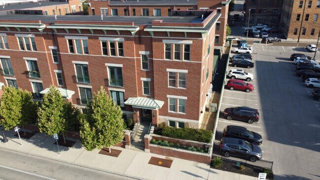 Building Photo - 120 E Mound St