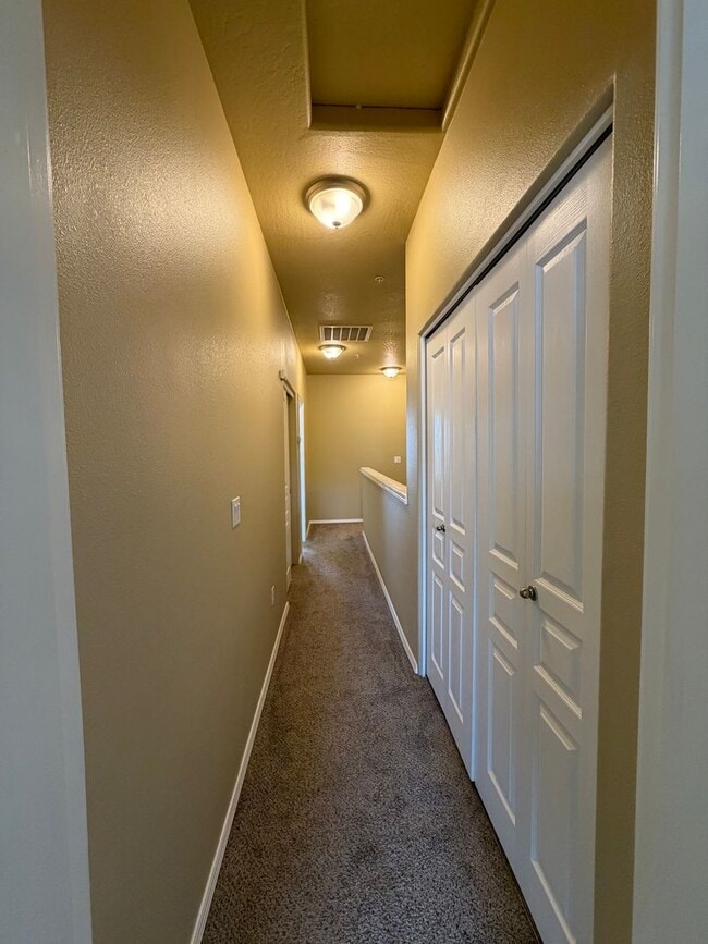 Building Photo - Modern Comfort Meets Easy Living in McKenzie Ridge Estates