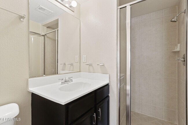 Building Photo - 527 Longleaf Pl