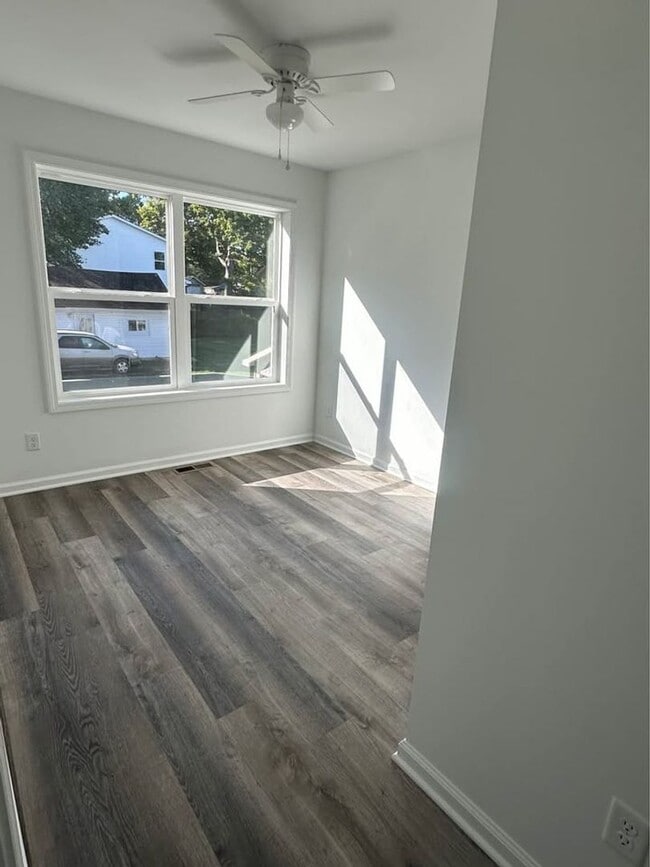 Building Photo - Twin Lakes Duplex