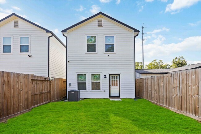 Building Photo - 5111 Firnat St