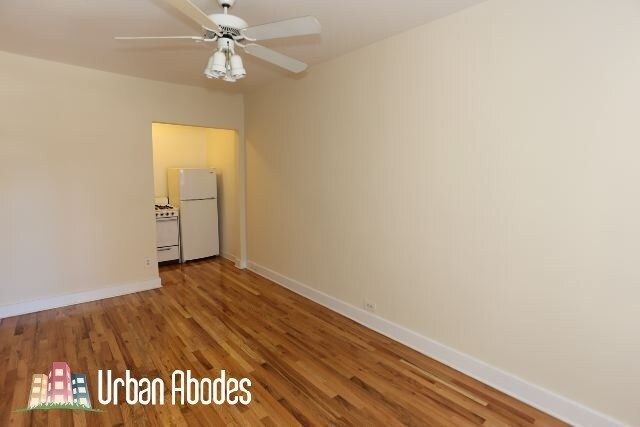 Building Photo - 545 W Wellington Ave