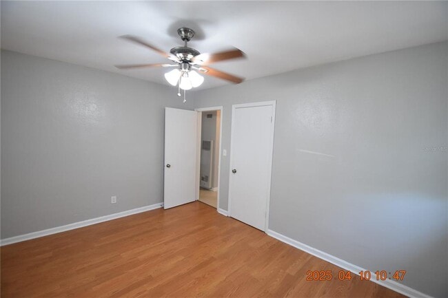 Building Photo - 402 S Comet Ave