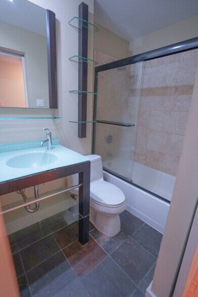 Building Photo - 613 Westgate Ave