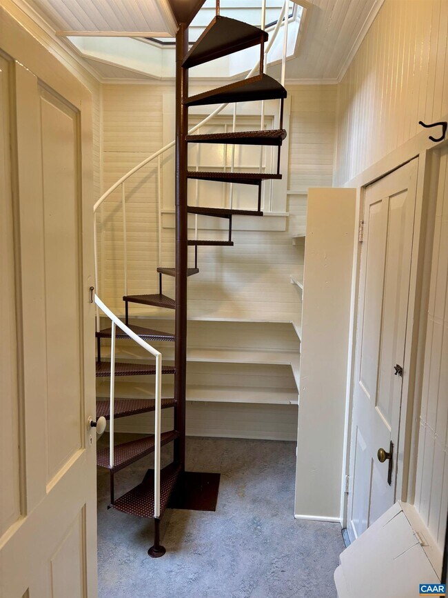 Building Photo - 800 Glendower Rd