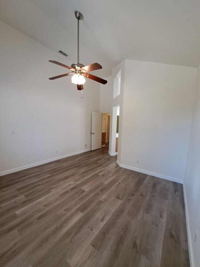 Building Photo - Comfortable Living in a Pet-Friendly Home ...